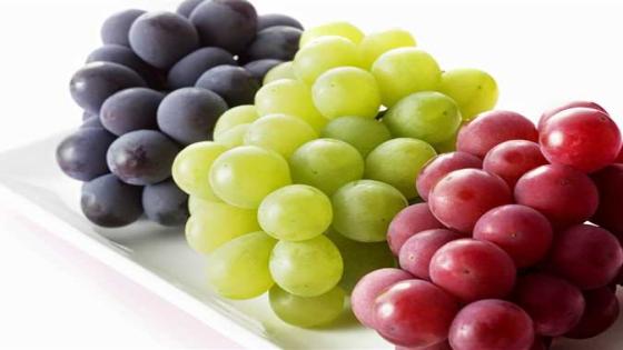 5 أضرار للإفراط في تناول فاكهة العنب منها الحساسية