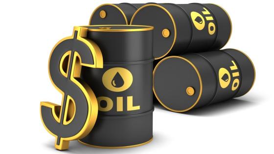 تراجع في أسعار النفط بزيادة مفاجئة لدى مخزون الخام الأمريكي